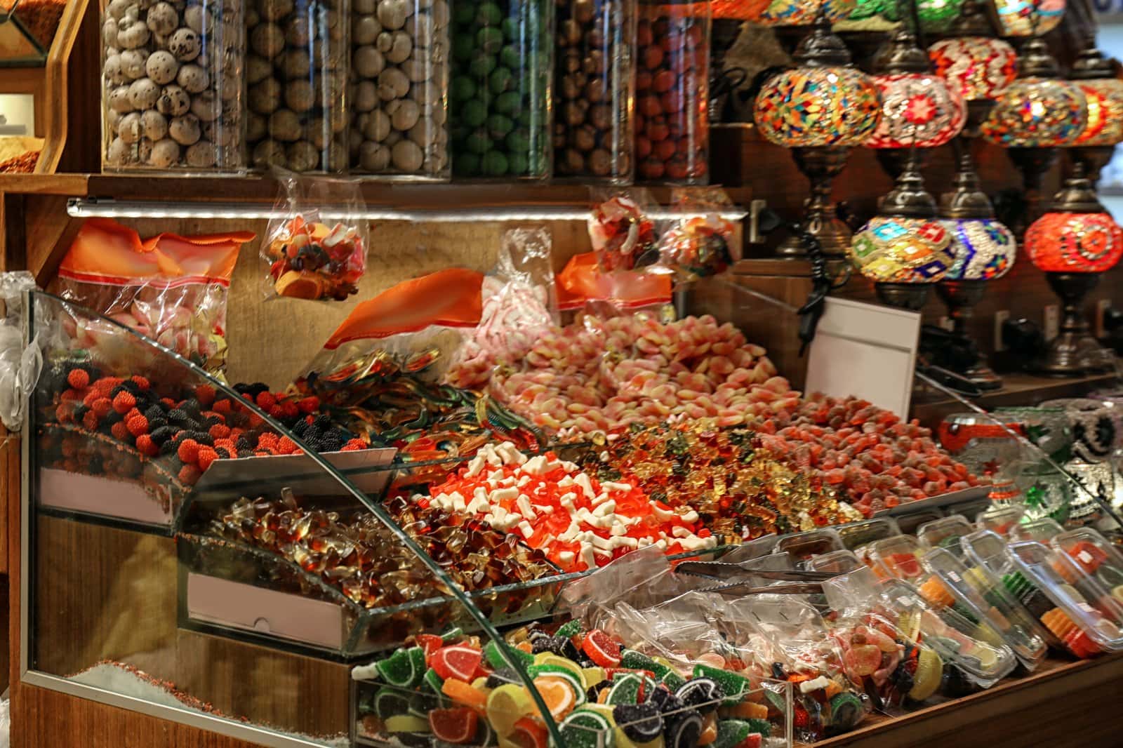Negozio Lindt Chocolate in Europe Honeymoon Tours