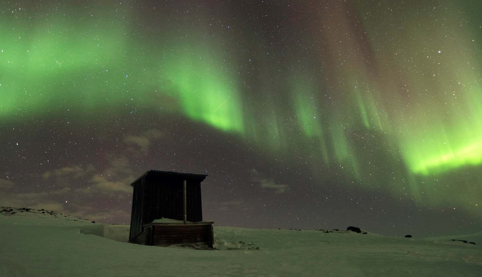Don’t Miss The Northern Lights in Iceland And Finland Maharaj Tour