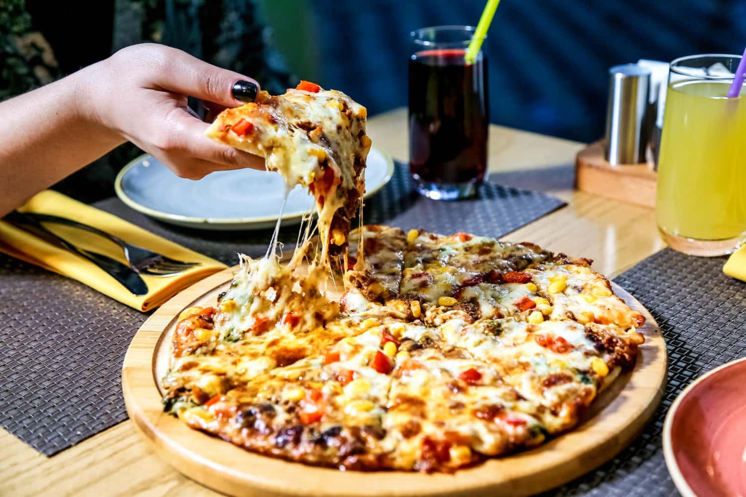 Enjoy some local Chicago Southside Pizza in USA & Canada Monsoon Tours