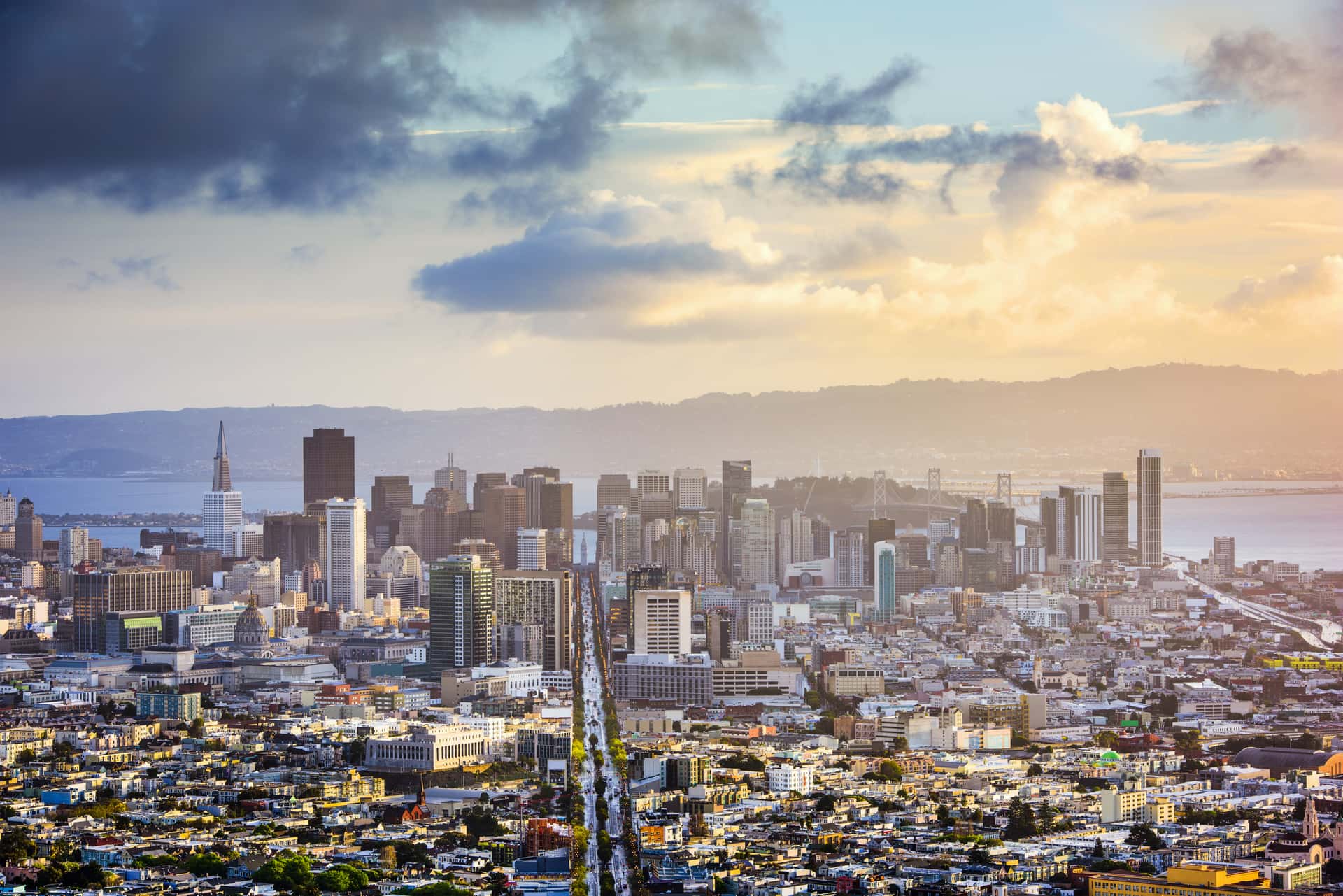 Lift on a helicopter and praise San Francisco view in USA & Canada Monsoon Tours