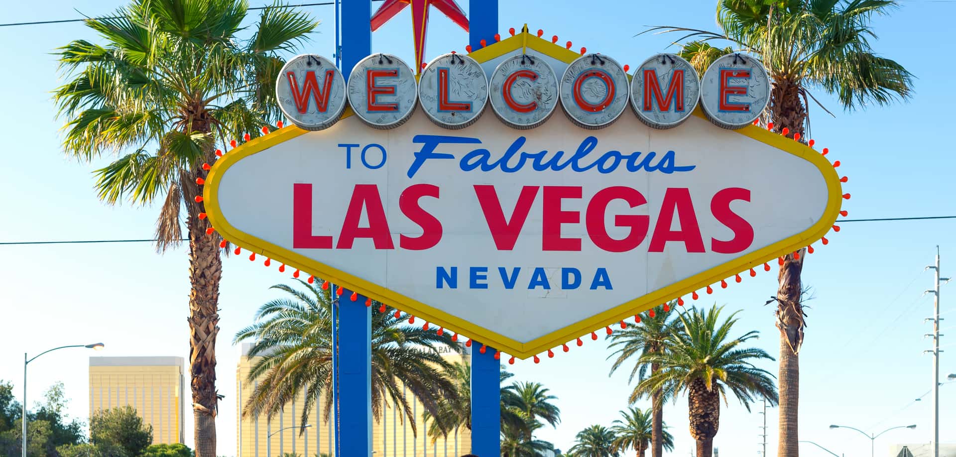 Take a selfie with the Las Vegas sign in USA & Canada Monsoon Tours