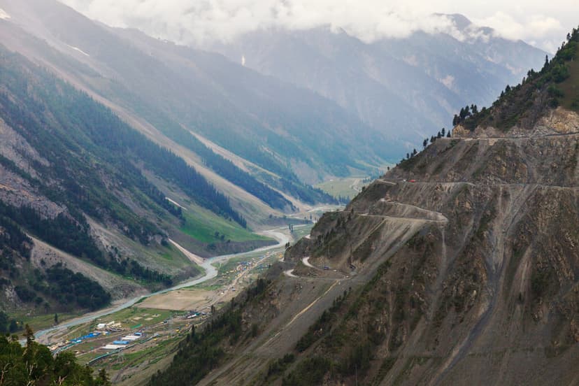 Thrill yourself by driving at the Zoji-La Pass