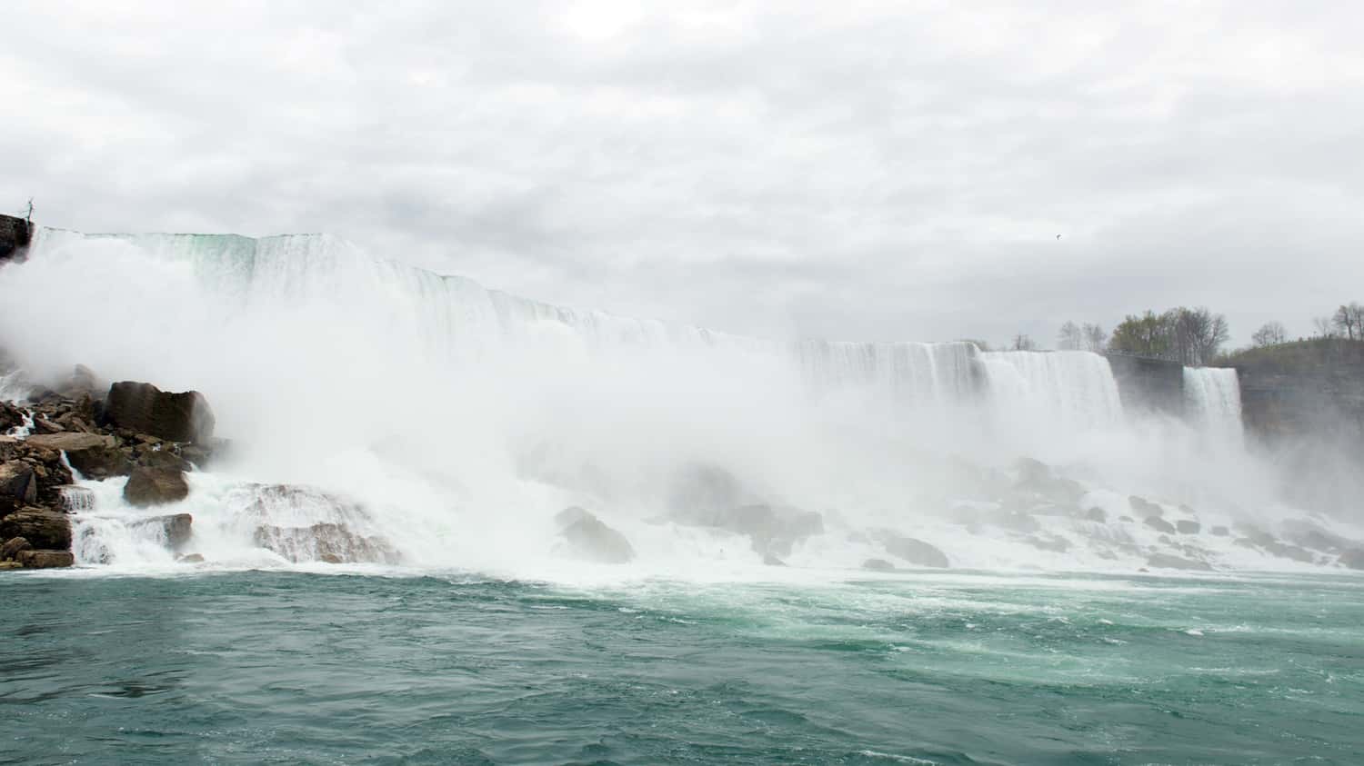 Feel The Spray In Your Face At Niagara Falls in Canada Maharaj Tour